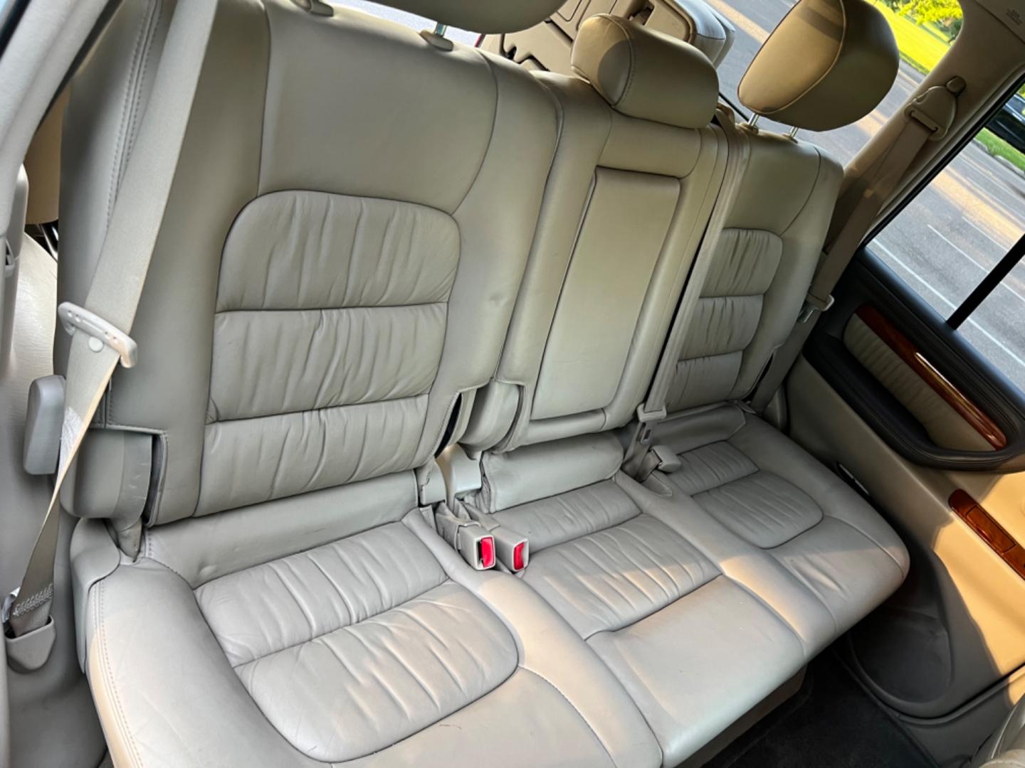 2005 White /Tan Lexus LX 470 , located at 2510 47th St. Suite 200, Boulder, CO, 80301, (303) 641-0333, 40.026196, -105.243217 - Coming soon. - Photo#18